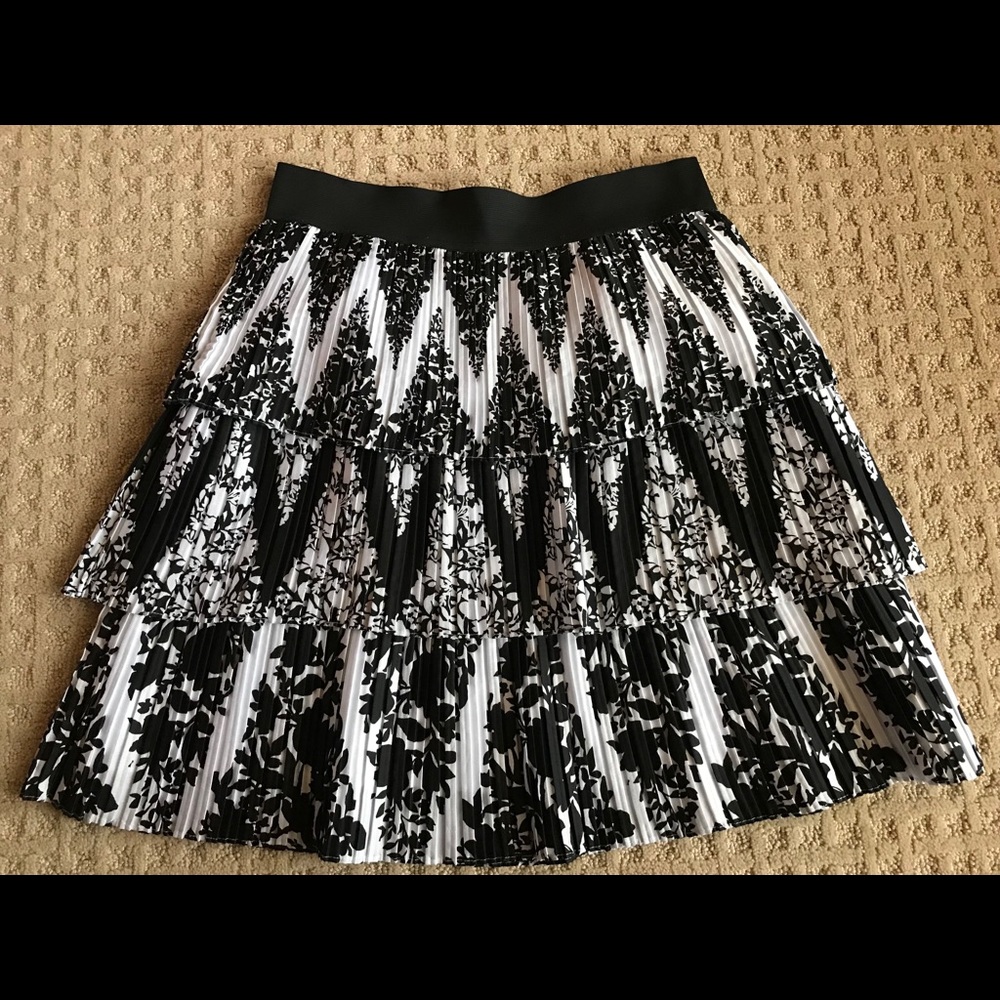 White House Black Market Skirt